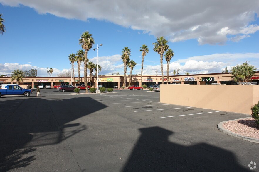 1205 E Sahara Ave, Las Vegas, NV à louer - Photo de l’immeuble – Image 2 sur 6