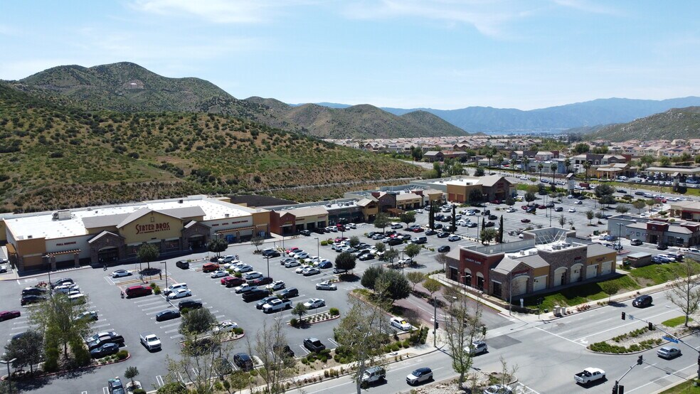 29985 Canyon Hills Rd, Lake Elsinore, CA à louer - Aérien – Image 2 sur 5