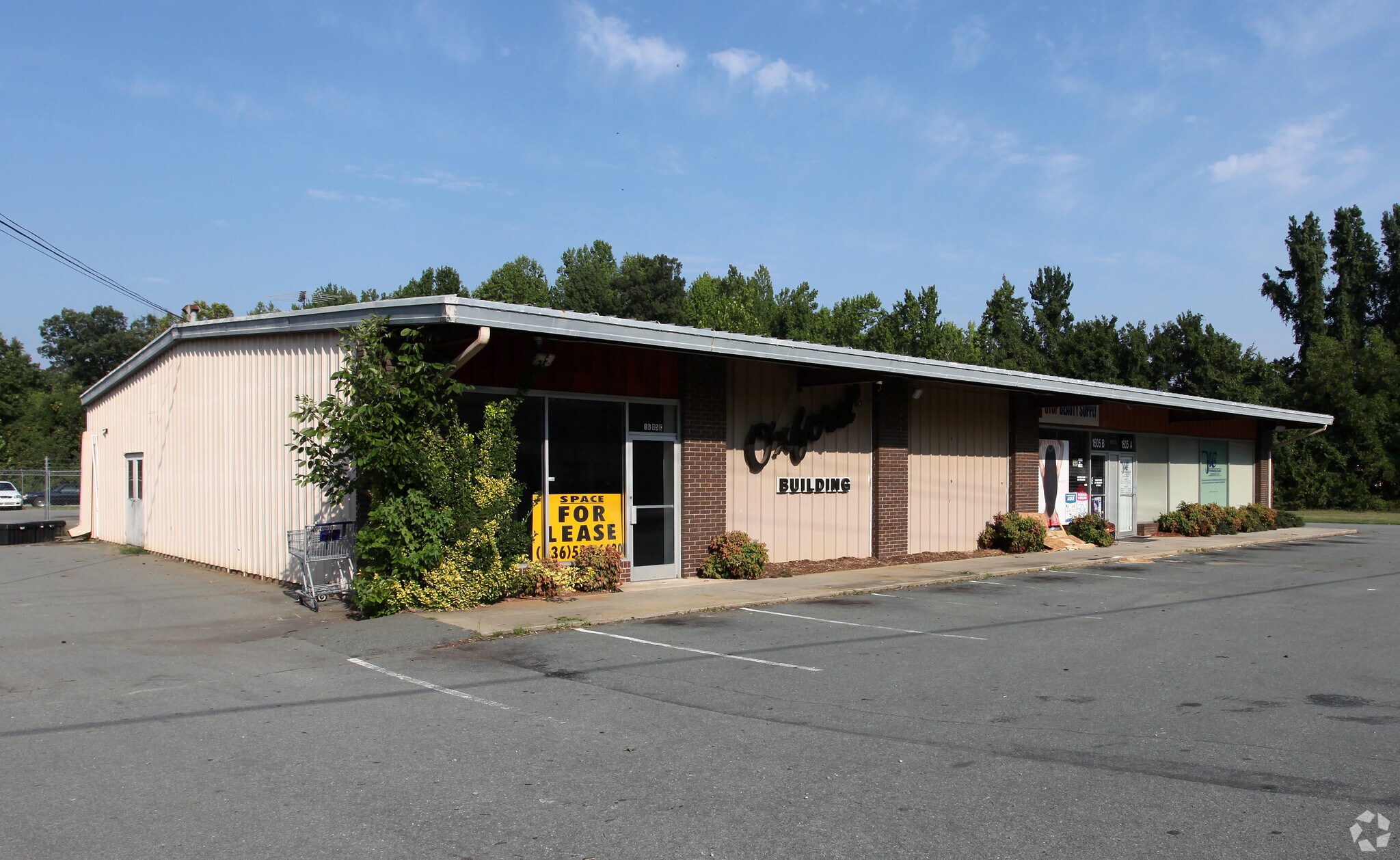 1605 Maple Ave, Burlington, NC à louer Photo principale– Image 1 sur 3