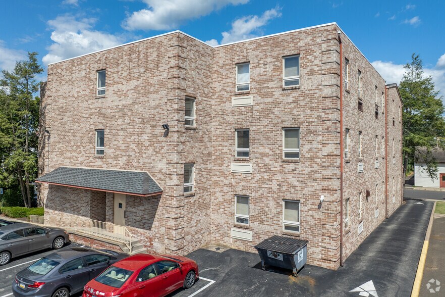 16 N Franklin St, Doylestown, PA à louer - Photo de l’immeuble – Image 2 sur 5