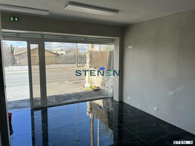 Plus de détails pour Local commercial à louer