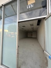 1075 N Western Ave, Los Angeles, CA à louer Photo intérieure– Image 2 sur 3