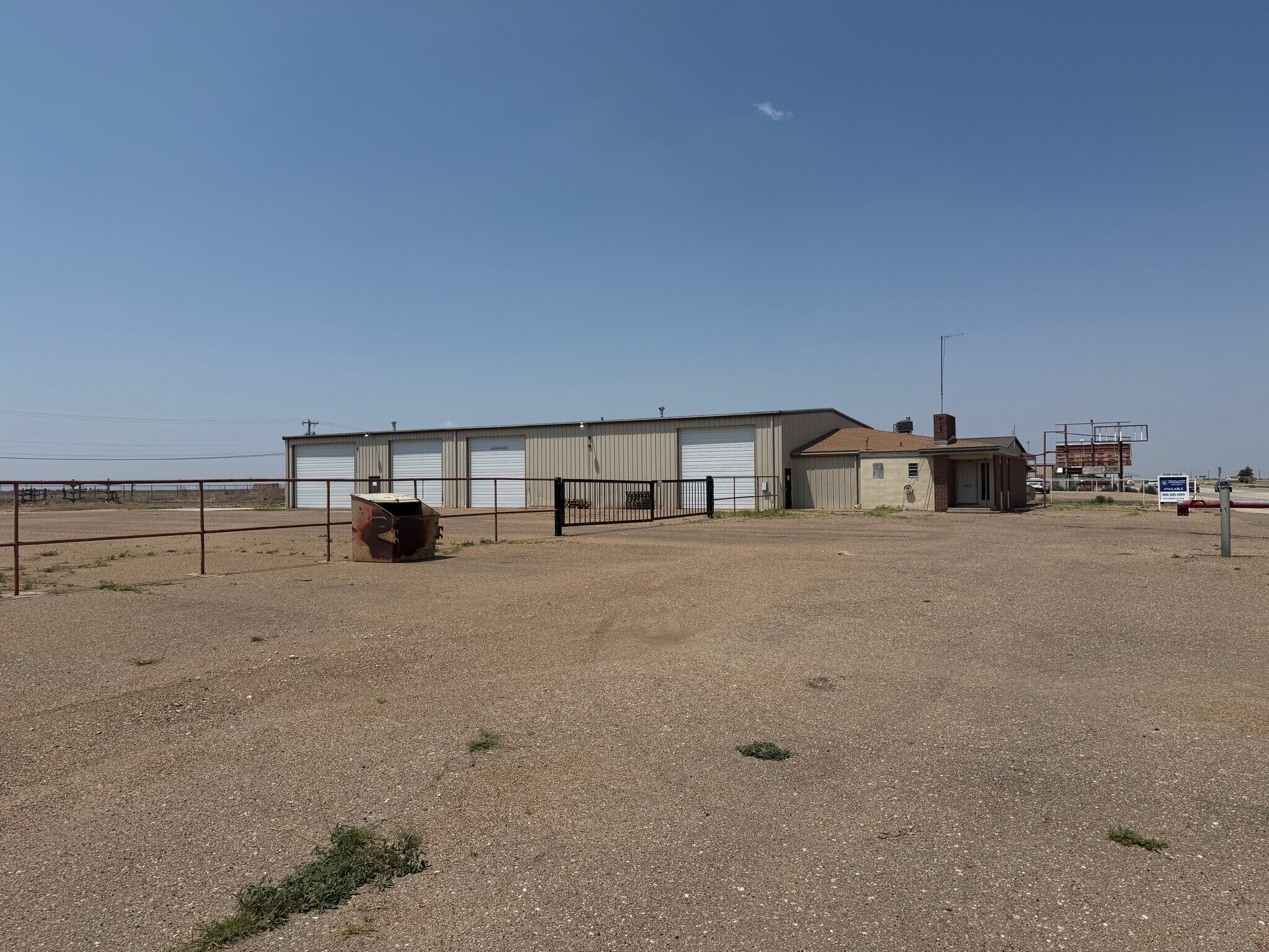 915 N Dumas Ave, Dumas, TX à vendre Photo de l’immeuble– Image 1 sur 8