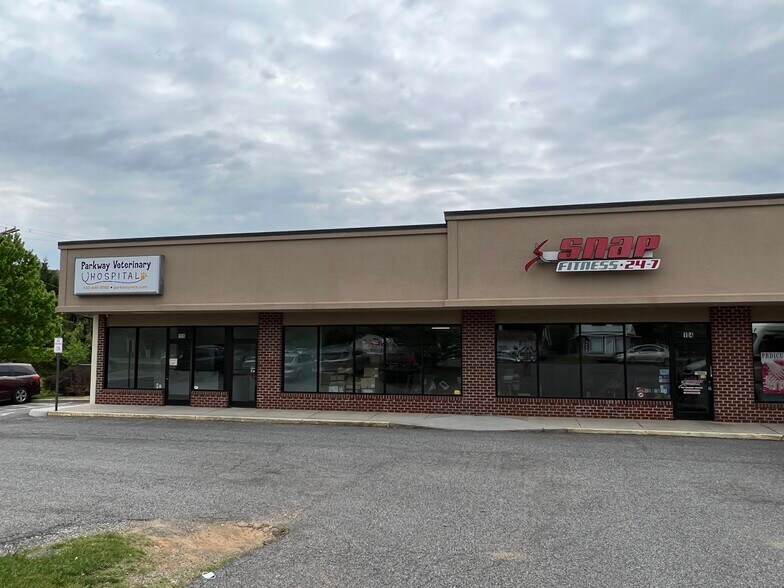 2445 E Washington Ave, Vinton, VA à louer - Photo de l’immeuble – Image 1 sur 3