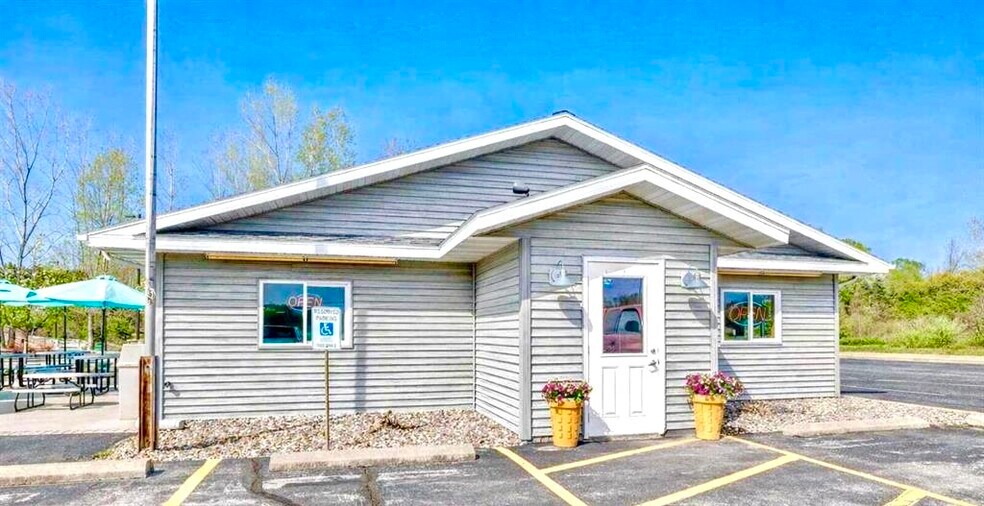 2630 School Ln, Suamico, WI à vendre - Photo principale – Image 1 sur 54