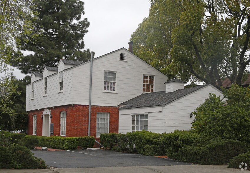 3143 Clayton Rd, Concord, CA à louer - Photo de l’immeuble – Image 2 sur 3