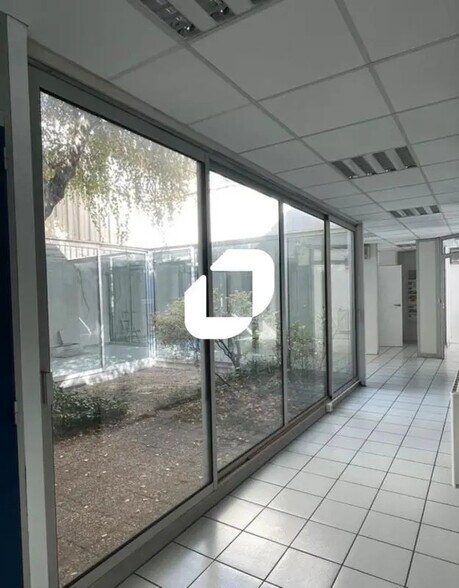 Bureau dans Grenoble à louer - Photo de l’immeuble – Image 2 sur 3
