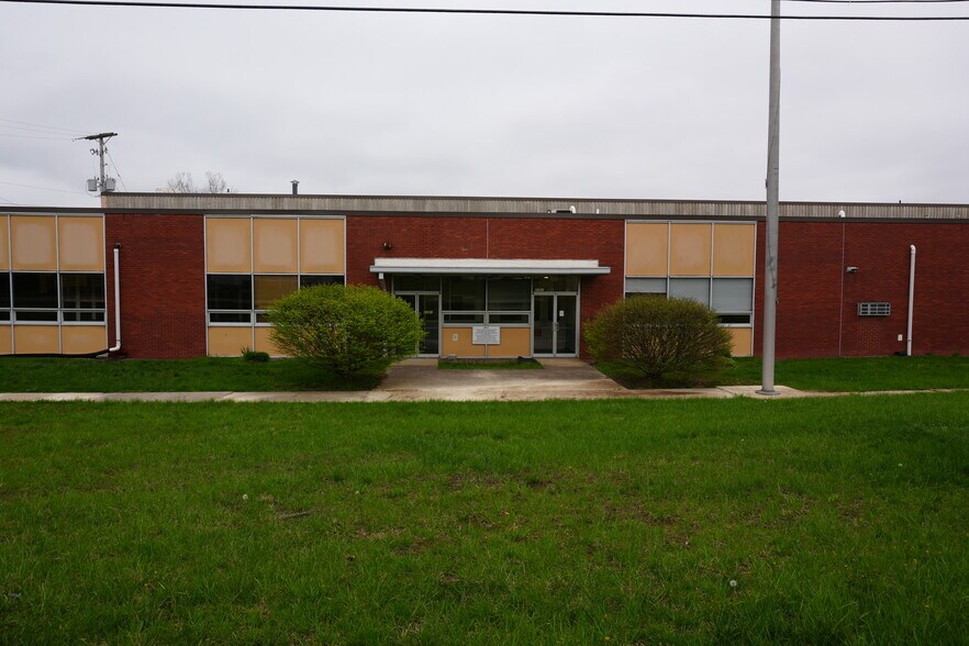 2301 Virginia Ave, Culloden, WV à louer - Photo de l’immeuble – Image 1 sur 19