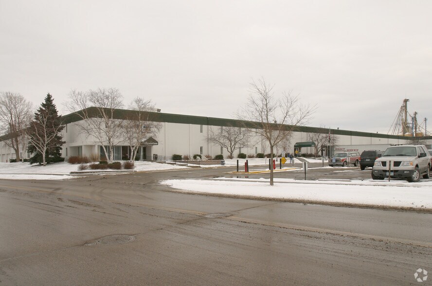 411 Farwell Ave, South Saint Paul, MN à louer - Photo de l’immeuble – Image 2 sur 12