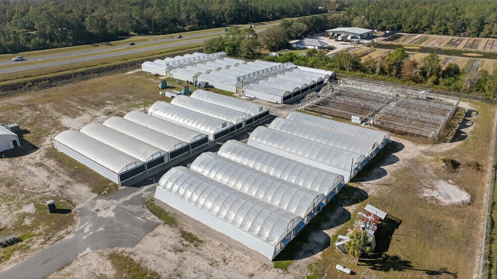 122 Hughes Rd, New Smyrna Beach, FL à vendre - Photo de l’immeuble – Image 2 sur 15