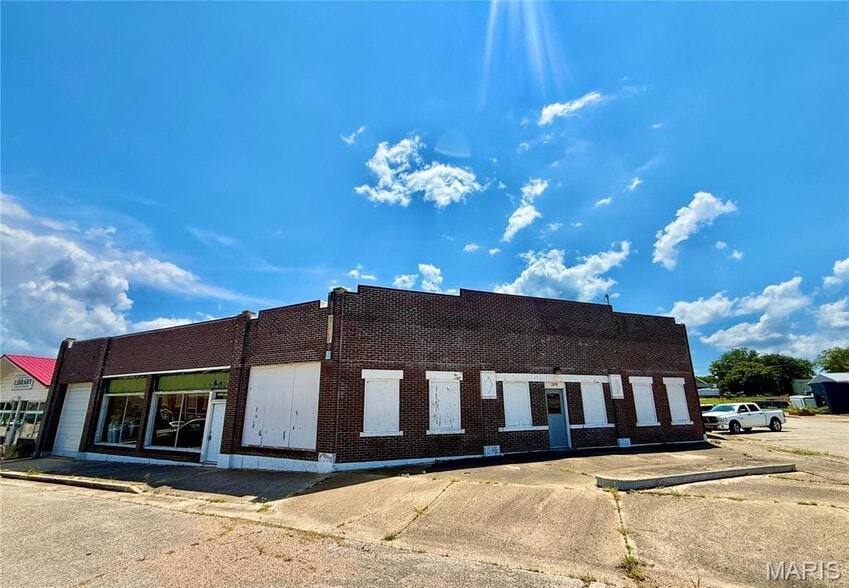 107 W Camden Ave, Richland, MO à vendre - Photo principale – Image 1 sur 1