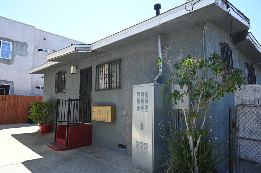 626 N Breed St, Los Angeles, CA à vendre - Photo de l’immeuble – Image 2 sur 13