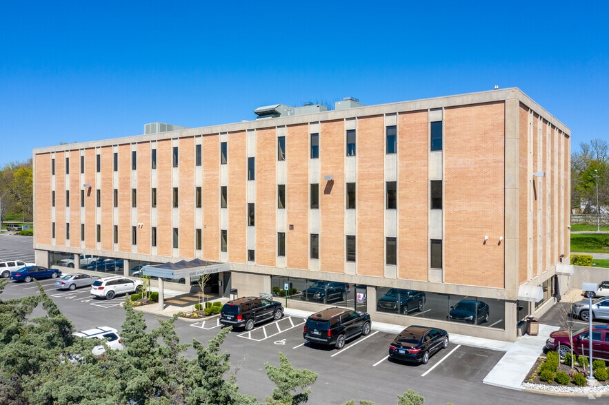 8080 Ward Pky, Kansas City, MO à louer - Photo principale – Image 1 sur 7