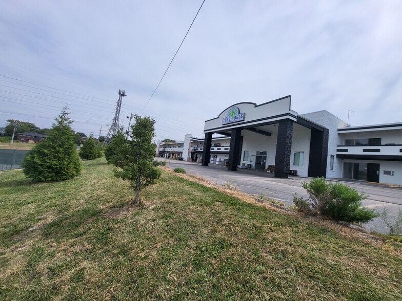 7350 N Hanley Rd, Hazelwood, MO à vendre - Photo de l’immeuble – Image 3 sur 71