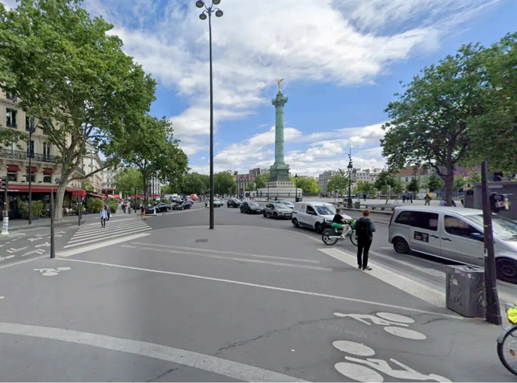 Local commercial dans Paris à louer Aérien– Image 1 sur 3