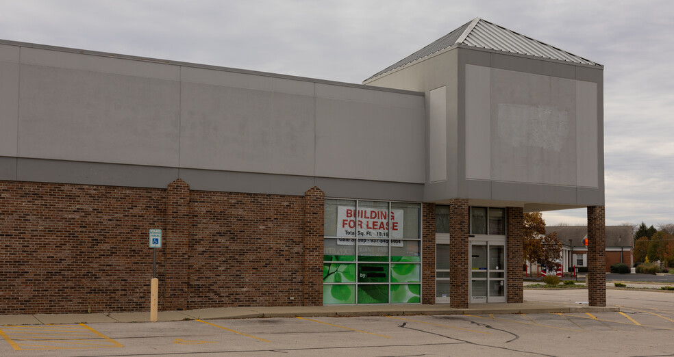 437 N Wolf Creek St, Brookville, OH à louer - Photo de l’immeuble – Image 2 sur 4