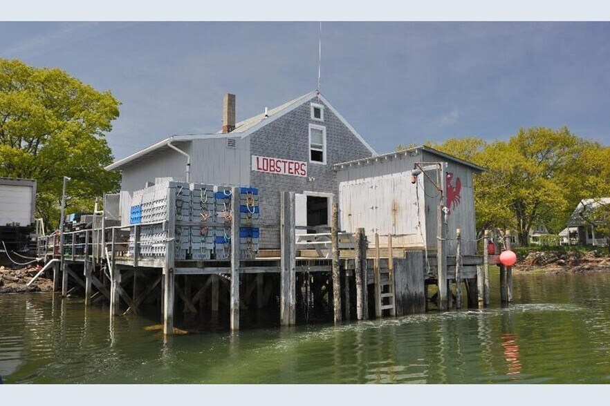 42 Langsford Rd, Kennebunkport, ME à vendre - Photo principale – Image 1 sur 2