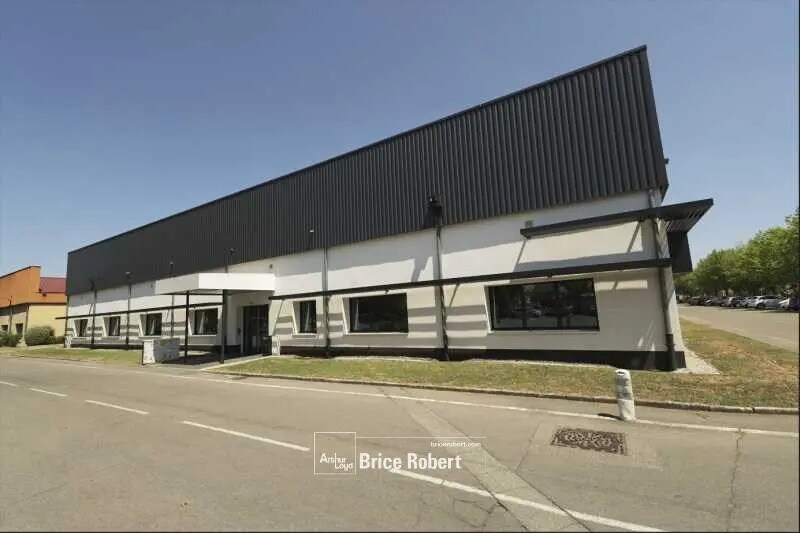 Bureau dans Vénissieux à louer - Photo de l’immeuble – Image 3 sur 21