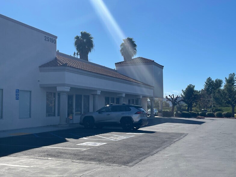 25190 Hancock Ave, Murrieta, CA à louer - Photo de l’immeuble – Image 3 sur 8