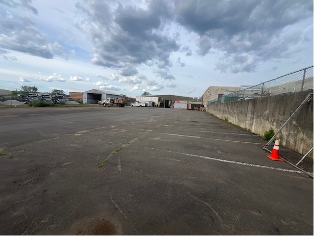 152 Industrial Loop, Staten Island, NY à vendre - Photo de l’immeuble – Image 3 sur 14