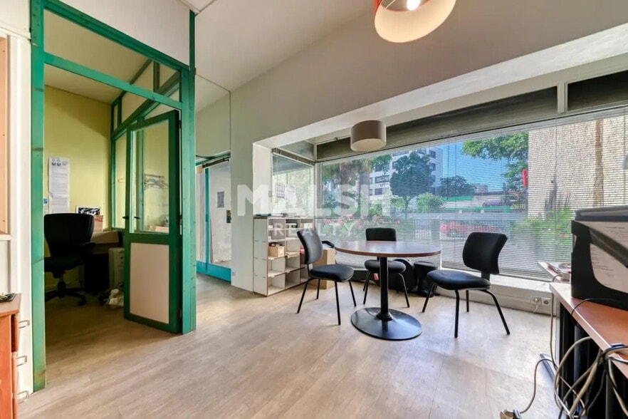 Local commercial dans Villeurbanne à vendre - Photo de l’immeuble – Image 2 sur 11