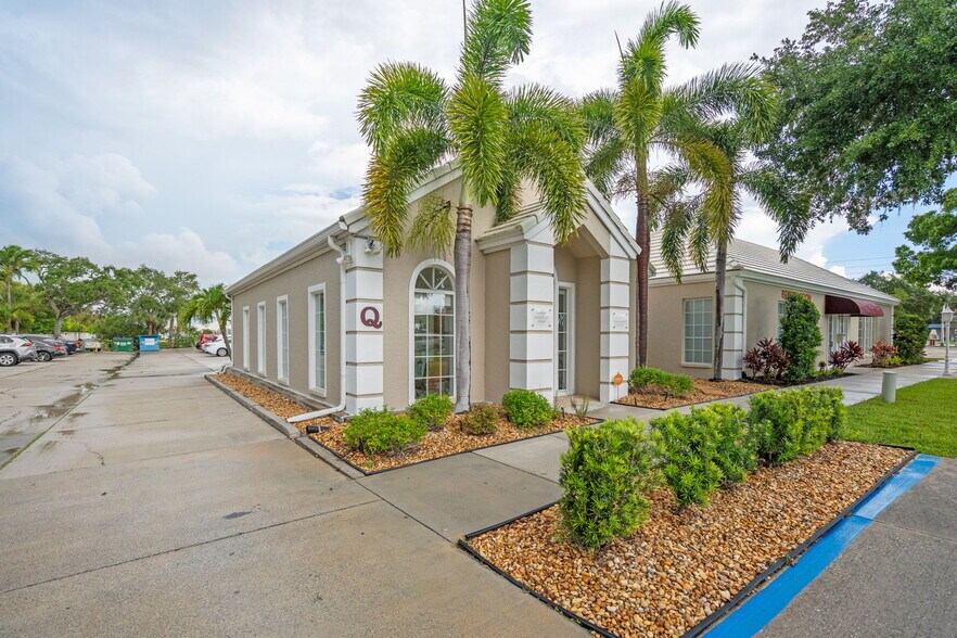 3900 Clark Rd, Sarasota, FL à vendre - Photo de l’immeuble – Image 3 sur 29