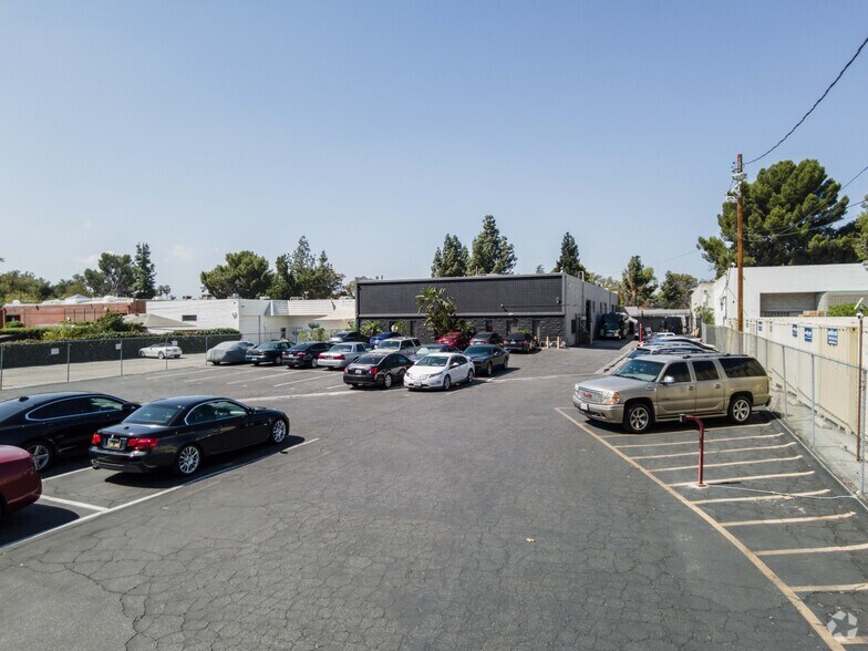 6633 Valjean Ave, Van Nuys, CA à louer - Photo de l’immeuble – Image 2 sur 16