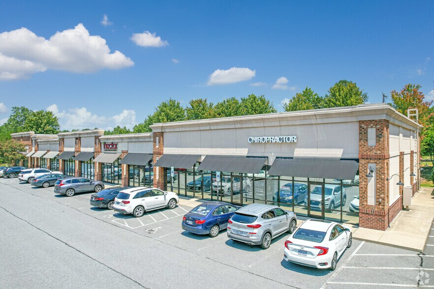 E John St, Matthews, NC à louer - Photo de l’immeuble – Image 1 sur 8