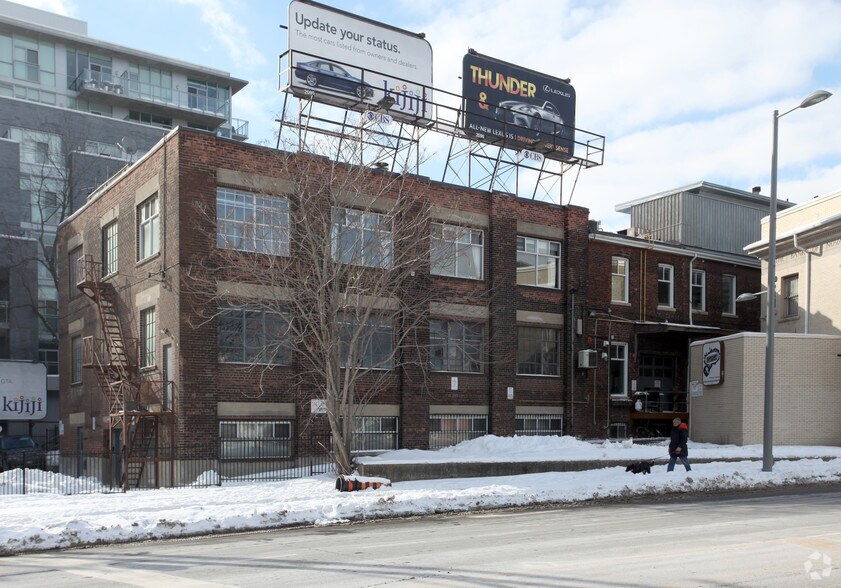 535 Queen St E, Toronto, ON à louer - Photo principale – Image 1 sur 4
