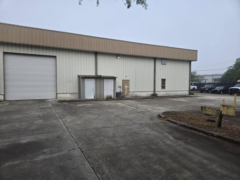 2100 SW Conant Ave, Port Saint Lucie, FL à louer - Photo de l’immeuble – Image 3 sur 4