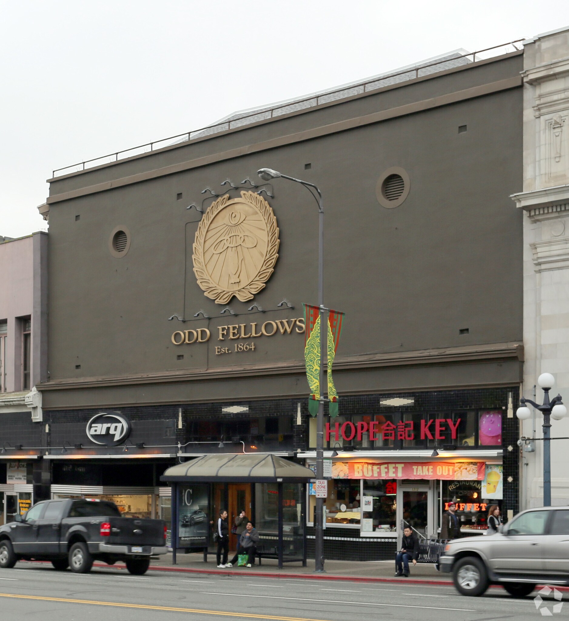 1317 Douglas St, Victoria, BC à louer Photo de l’immeuble– Image 1 sur 3