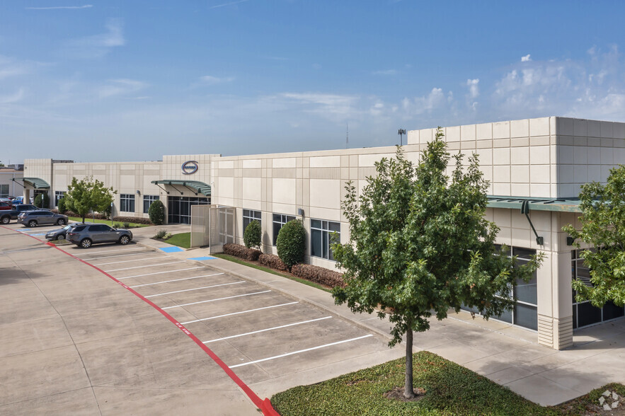 530 E Corporate Dr, Lewisville, TX à louer - Photo de l’immeuble – Image 1 sur 8