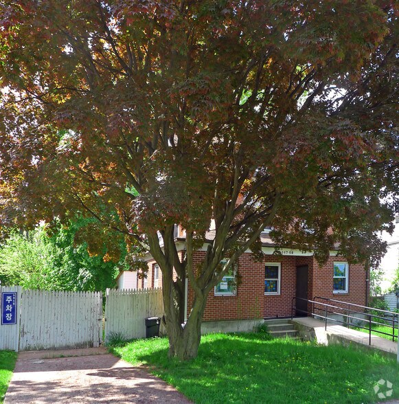 14708 Bayside Ave, Flushing, NY à vendre - Photo de l’immeuble – Image 2 sur 3