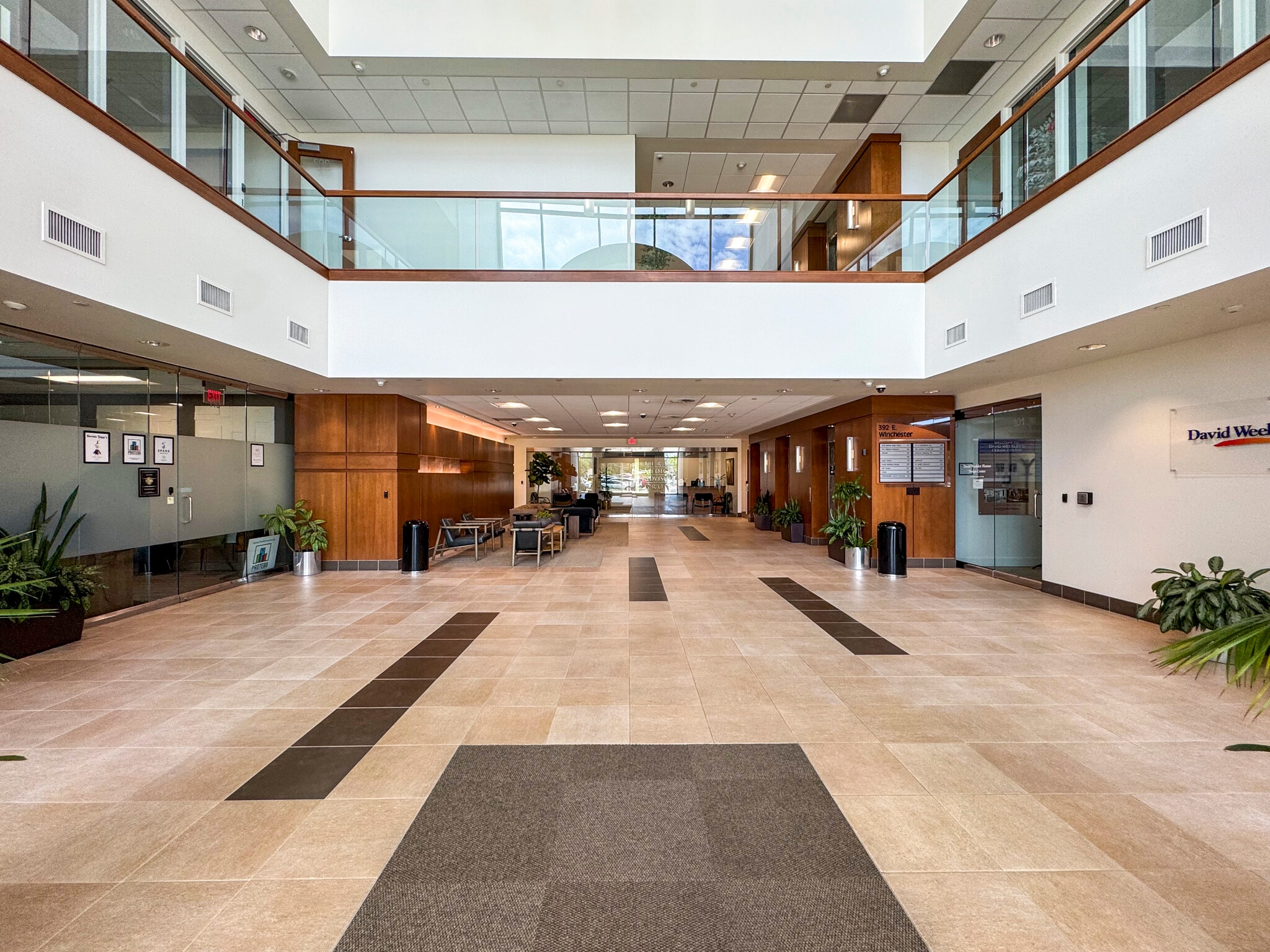 392 E Winchester St, Murray, UT à louer Hall d’entrée– Image 1 sur 7