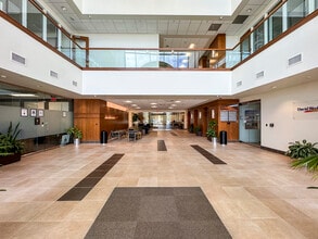 392 E Winchester St, Murray, UT à louer Hall d’entrée– Image 1 sur 7