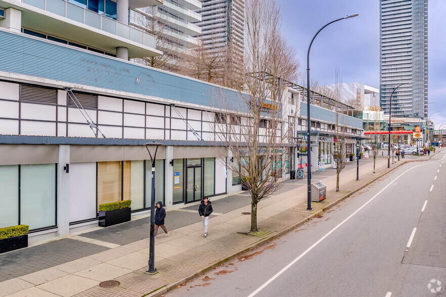 4447-4459 Lougheed Hwy, Burnaby, BC à louer - Photo de l’immeuble – Image 2 sur 4