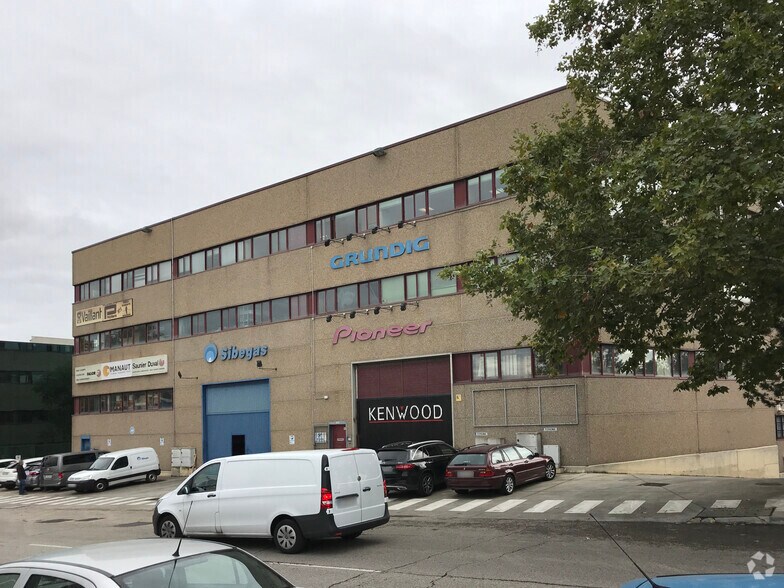 Avenida Camino de lo Cortao, 28, San Sebastián de los Reyes, Madrid à vendre - Photo de l’immeuble – Image 2 sur 2