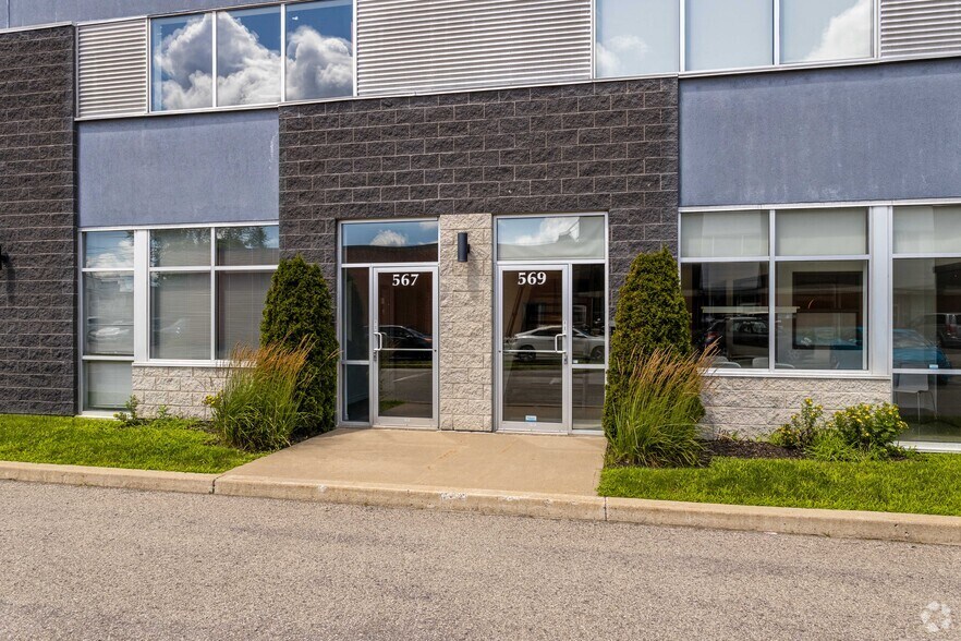 557-577 Boul du Curé-Boivin, Boisbriand, QC à louer - Photo de l’immeuble – Image 3 sur 5