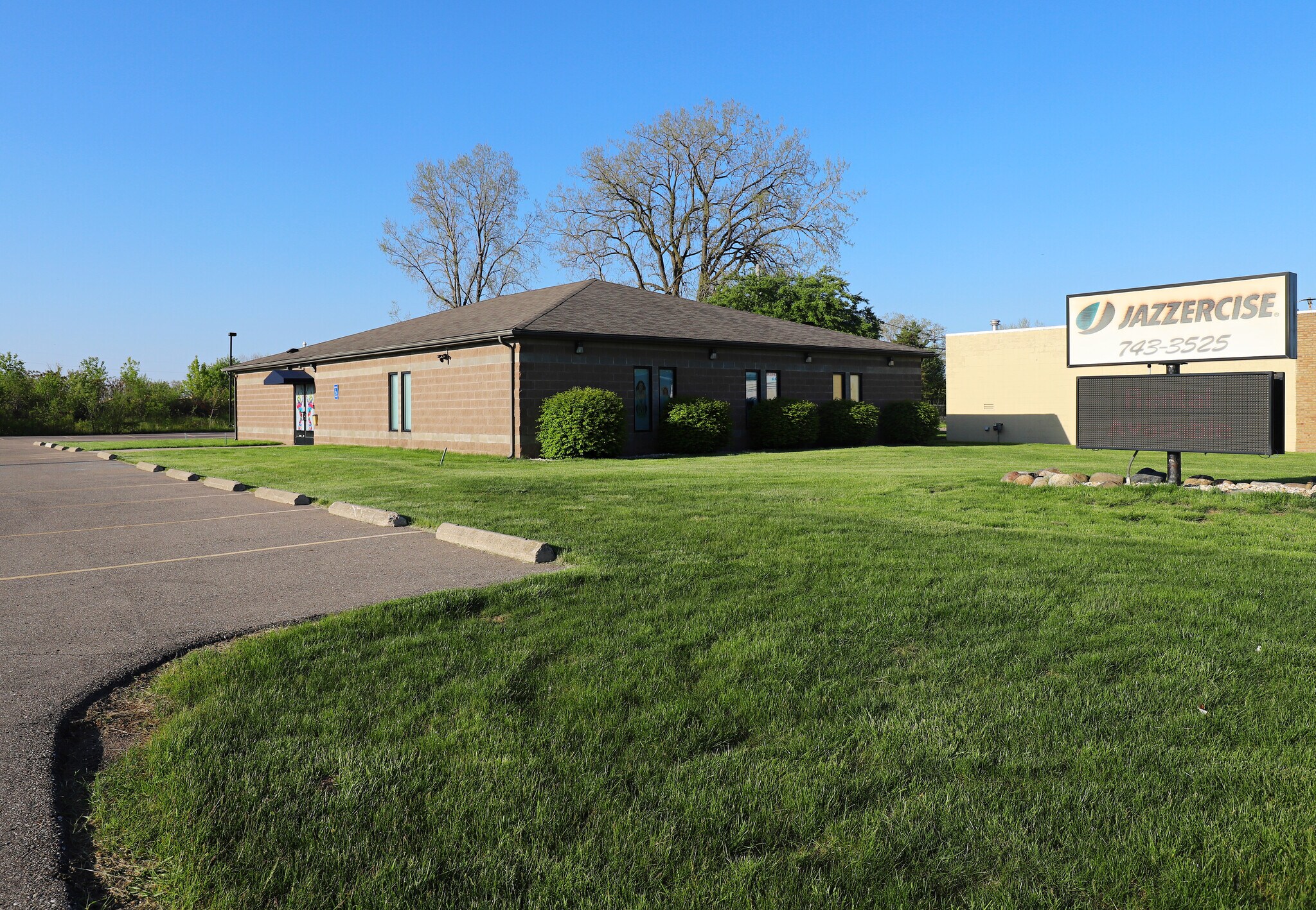 3525 E Court St, Flint, MI à vendre Photo de l’immeuble– Image 1 sur 7
