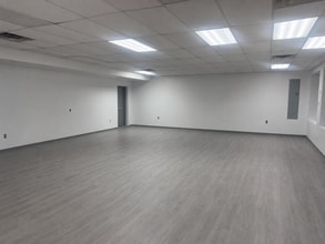 118 Broadway, Lynbrook, NY à louer Photo intérieure– Image 2 sur 5