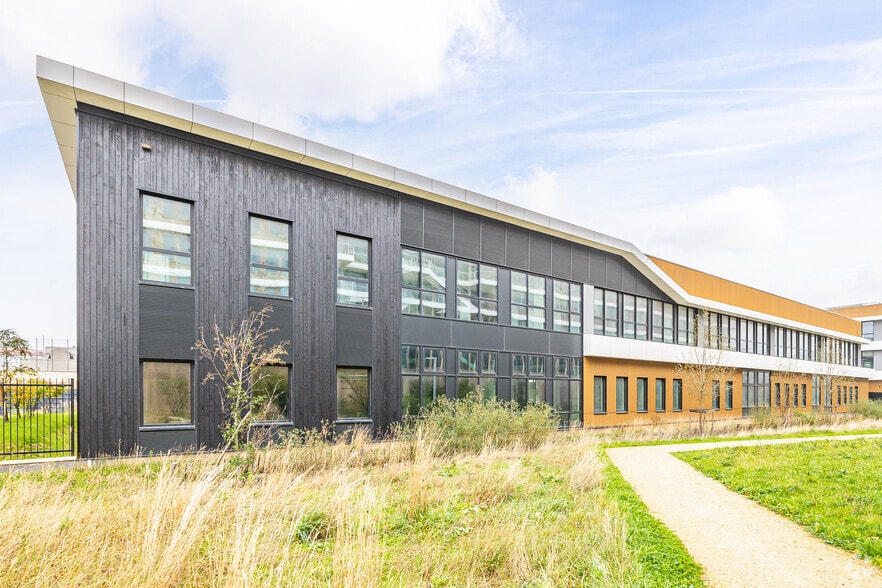 Local d’activités dans Nanterre à louer - Photo de l’immeuble – Image 2 sur 3