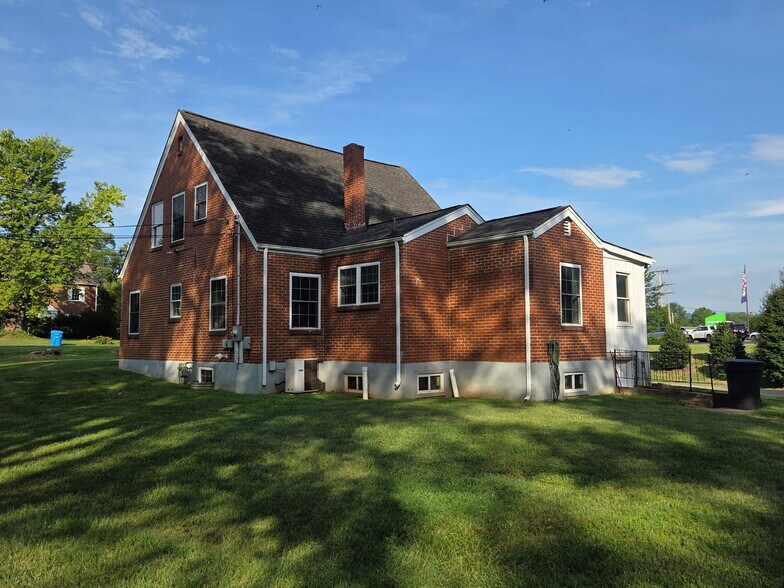 5335 Airport Rd NW, Roanoke, VA à louer - Photo de l’immeuble – Image 2 sur 19