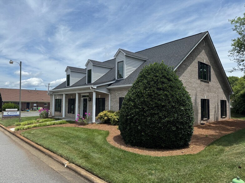 1485 Rymco Dr, Winston-Salem, NC à louer - Photo de l’immeuble – Image 2 sur 3