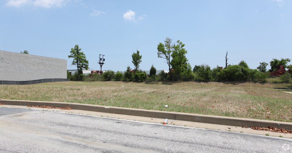 8823 Pulaski Hwy, Baltimore, MD à louer - Photo de l’immeuble – Image 2 sur 6