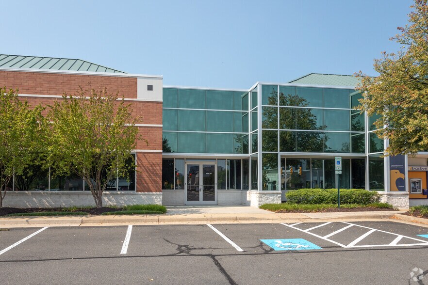 45745 Nokes Blvd, Sterling, VA à louer - Photo de l’immeuble – Image 3 sur 5