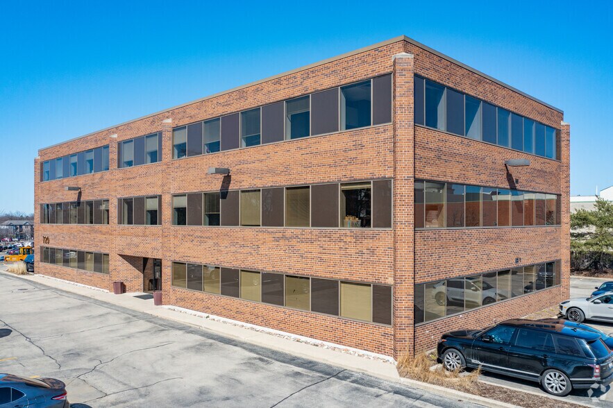 720 Osterman Ave, Deerfield, IL à louer - Photo de l’immeuble – Image 2 sur 12