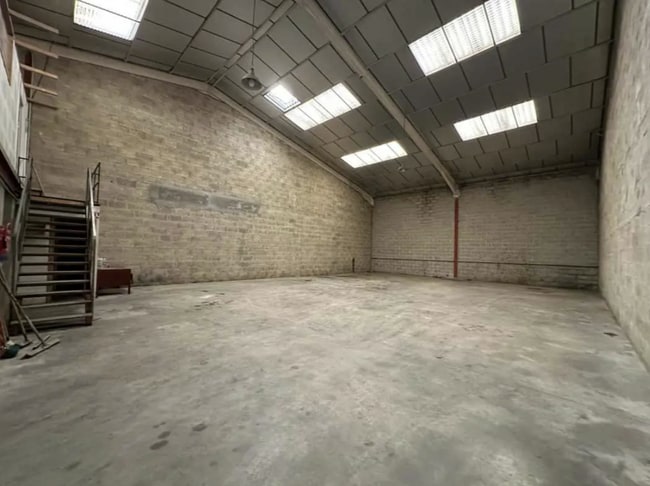 Plus de détails pour 5 Rue Du Chemin Vert, Persan - Local d’activités à vendre