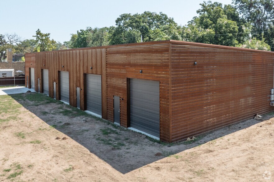 4008 Charles Page Blvd, Tulsa, OK à louer - Photo de l’immeuble – Image 3 sur 5