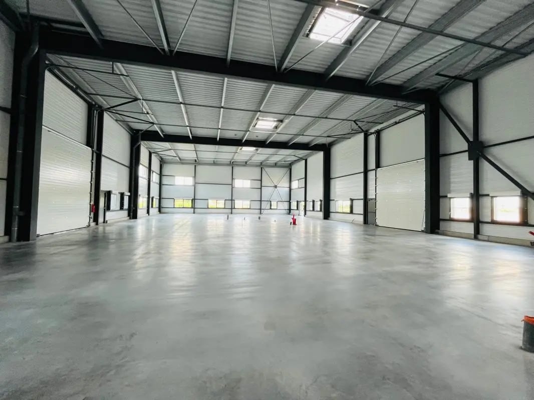 Industriel/Logistique dans Donges à vendre Photo intérieure– Image 1 sur 2