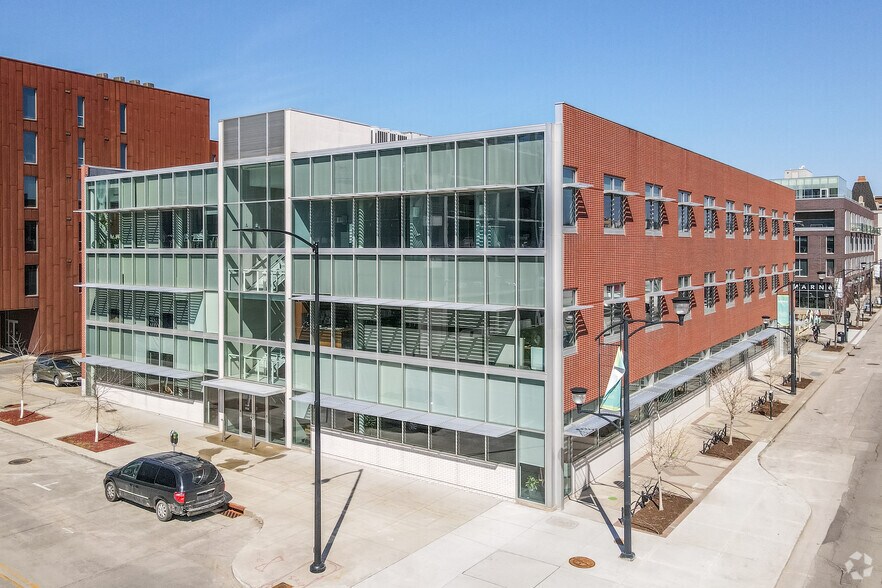 300 E Locust St, Des Moines, IA à louer - Photo de l’immeuble – Image 2 sur 10